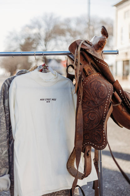 MAIN STRRET MUSE || embroidered tee