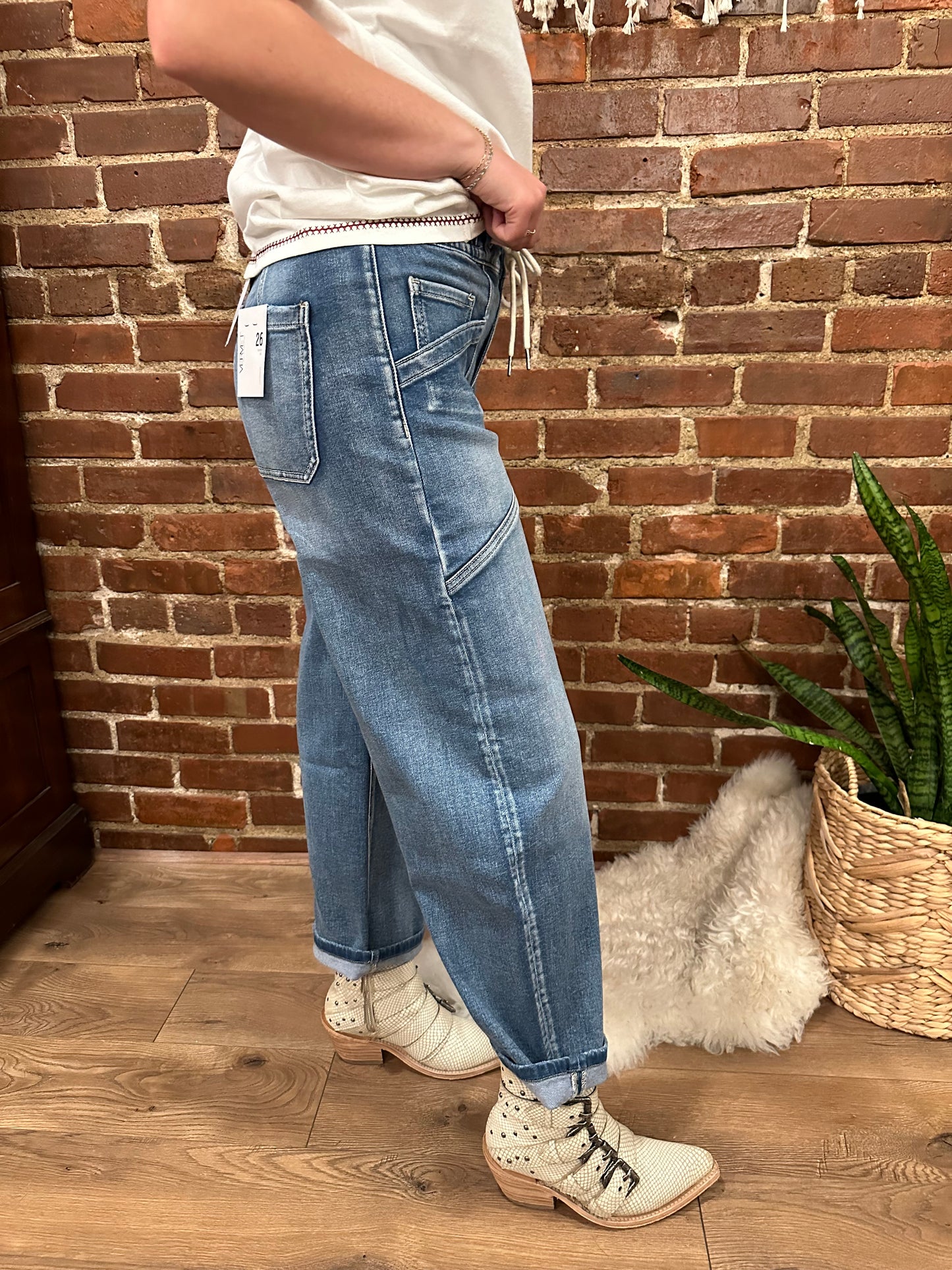 Katelynn Elastic Waistband Barrel Jeans